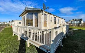 Lovely Caravan With Spacious Decking At North Denes In Suffolk, Ref 40134Nd