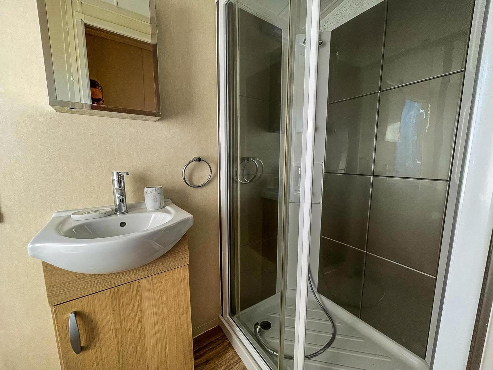 Lovely Caravan With Spacious Decking At North Denes In Suffolk, Ref 40134Nd Lowestoft Exterior photo