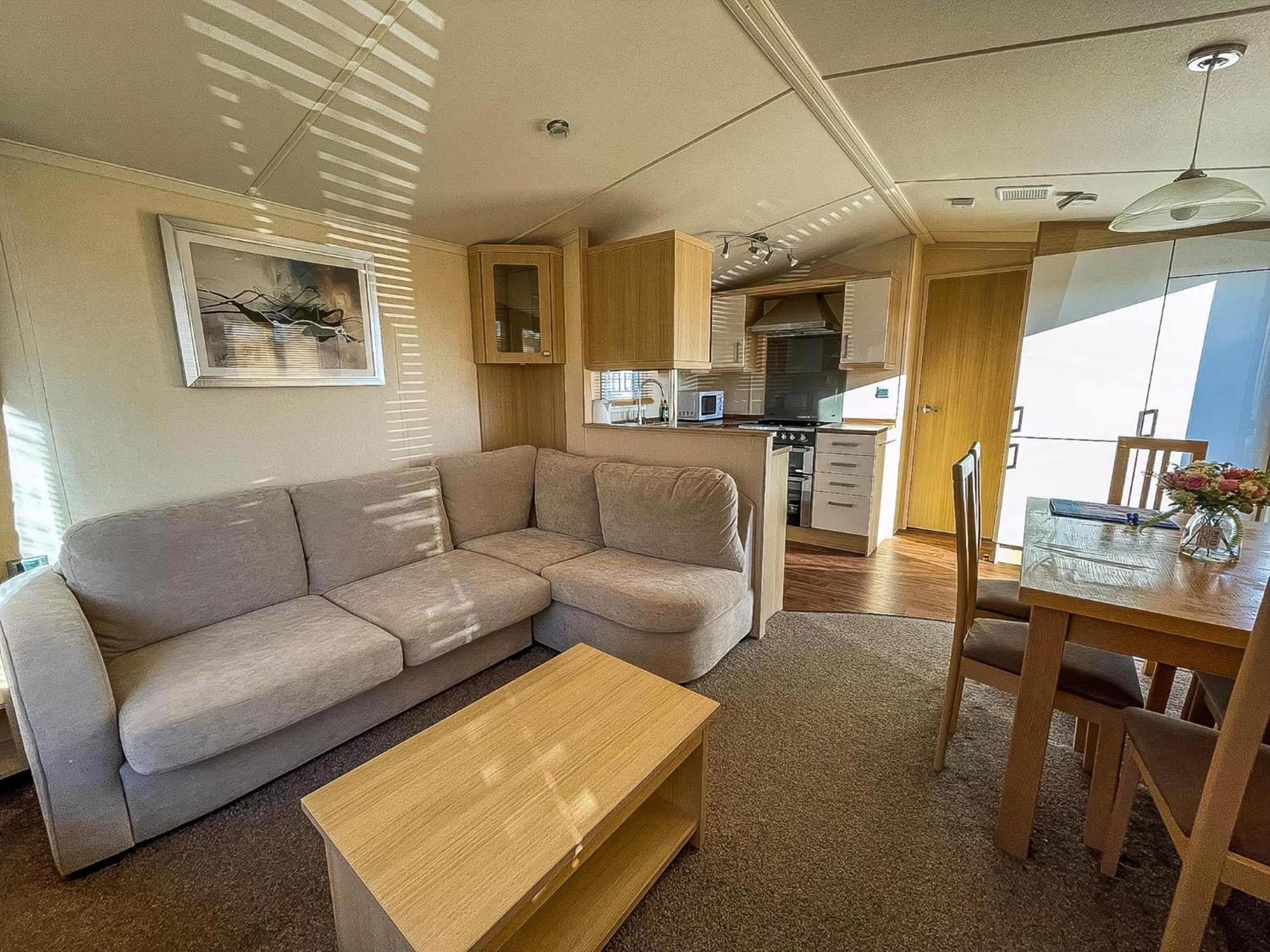 Lovely Caravan With Spacious Decking At North Denes In Suffolk, Ref 40134Nd Lowestoft Exterior photo